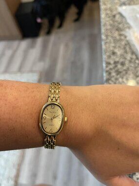 Vintage Oval Gold Watch | Elegant Women’s Quartz Watch | Adjustable Strap